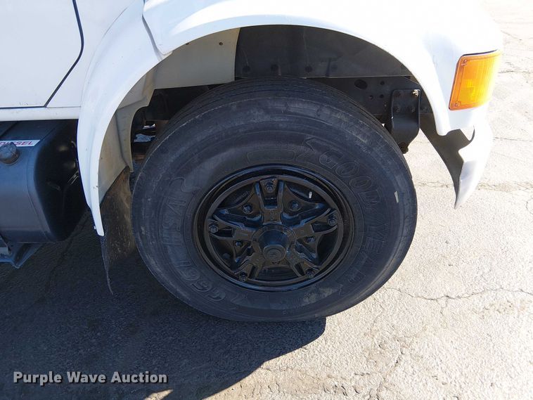 image for item DU3662 1995 International 4900 crane truck