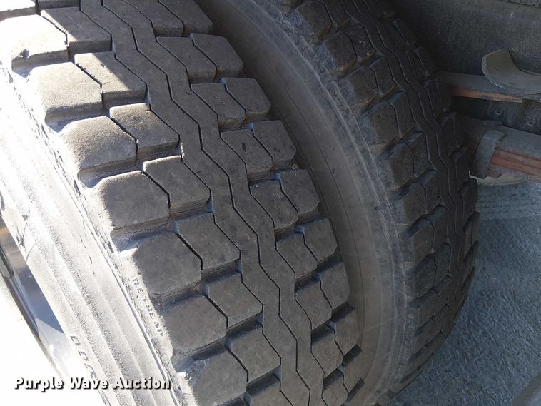 image for item DU3662 1995 International 4900 crane truck