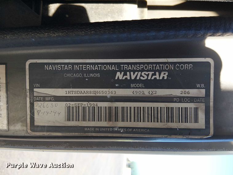 image for item DU3662 1995 International 4900 crane truck