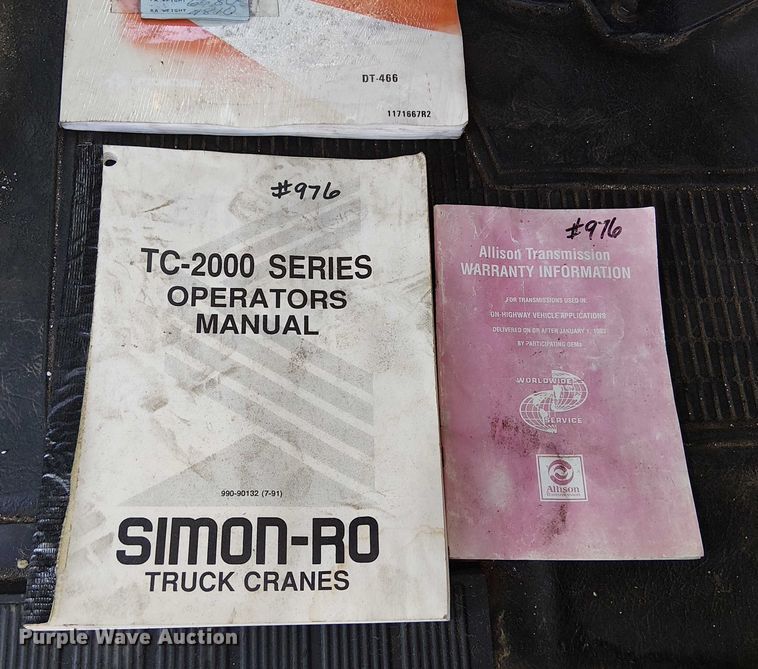 image for item DU3662 1995 International 4900 crane truck