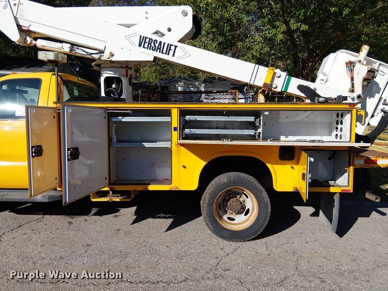 image for item DU3676 2011 Ford F550 bucket truck