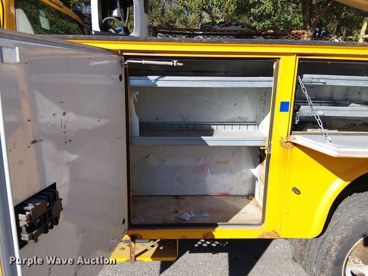 image for item DU3676 2011 Ford F550 bucket truck