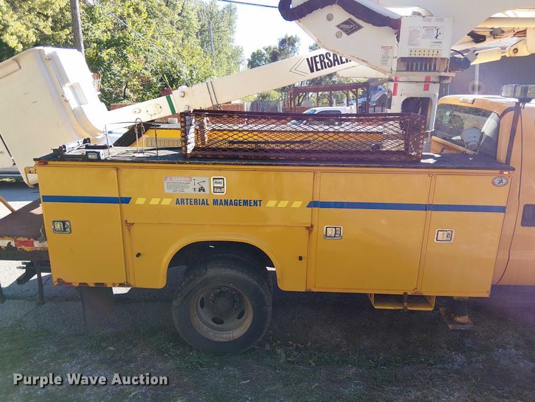 image for item DU3676 2011 Ford F550 bucket truck