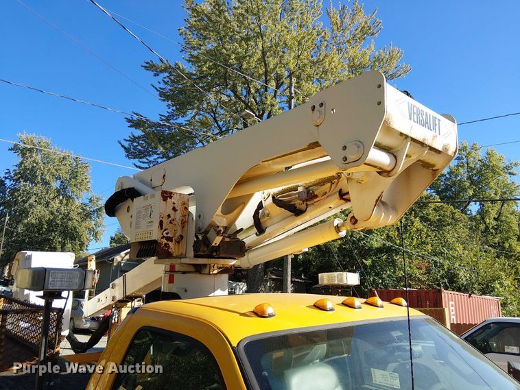 image for item DU3676 2011 Ford F550 bucket truck