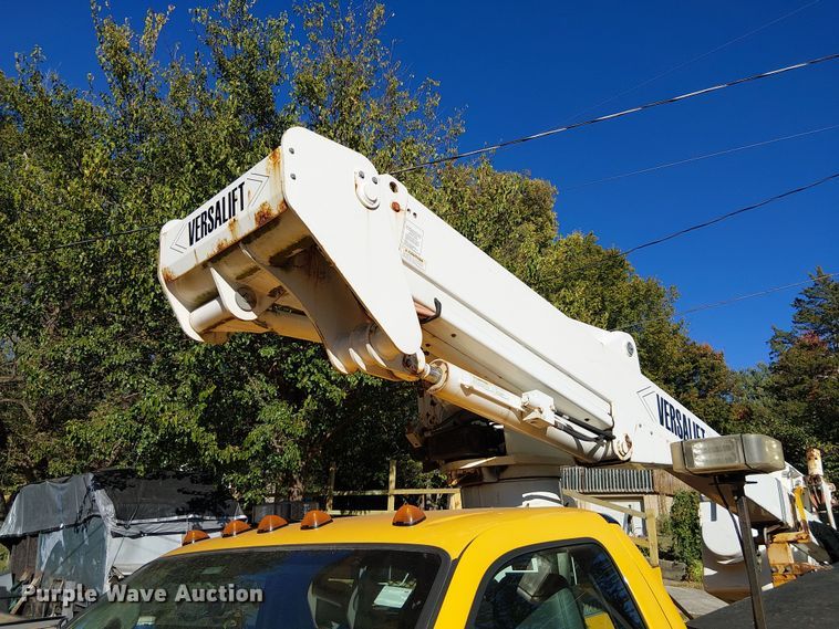 image for item DU3676 2011 Ford F550 bucket truck
