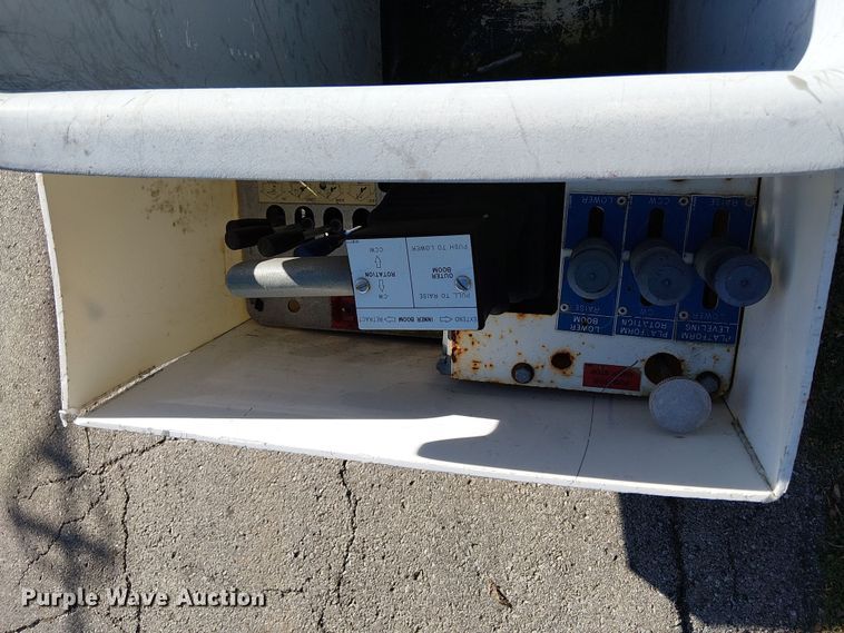 image for item DU3676 2011 Ford F550 bucket truck