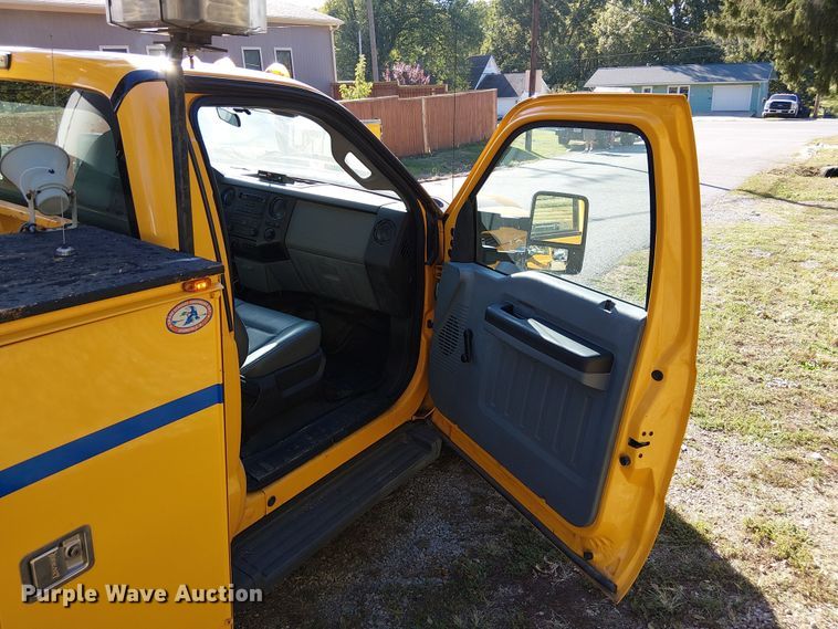 image for item DU3676 2011 Ford F550 bucket truck