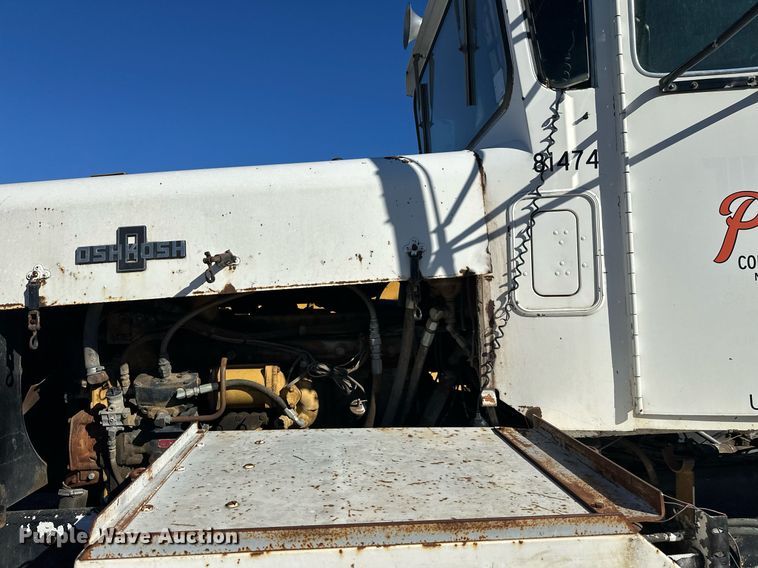 image for item DW4307 1981 Oshkosh truck cab and chassis