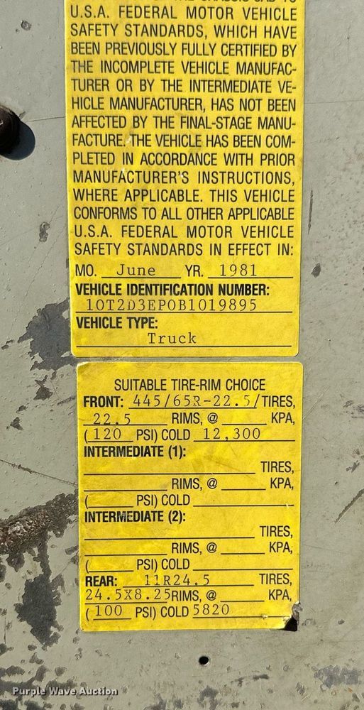 image for item DW4307 1981 Oshkosh truck cab and chassis