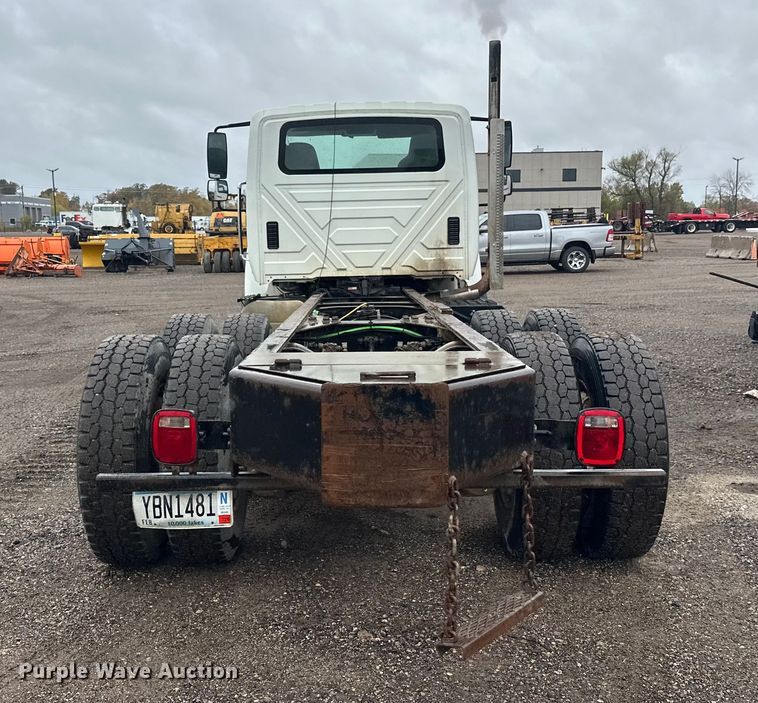 image for item DW4315 2012 International 7400 truck cab and chassis