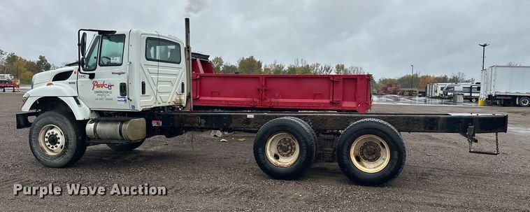 image for item DW4315 2012 International 7400 truck cab and chassis