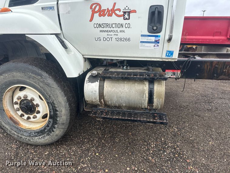 image for item DW4315 2012 International 7400 truck cab and chassis