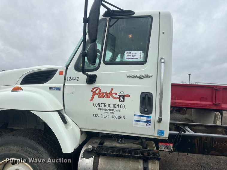 image for item DW4315 2012 International 7400 truck cab and chassis