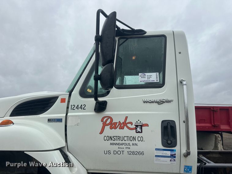 image for item DW4315 2012 International 7400 truck cab and chassis