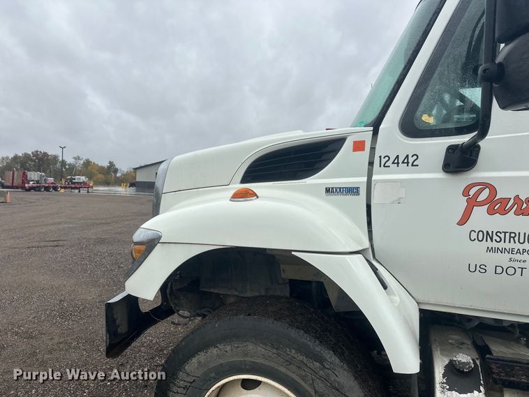 image for item DW4315 2012 International 7400 truck cab and chassis