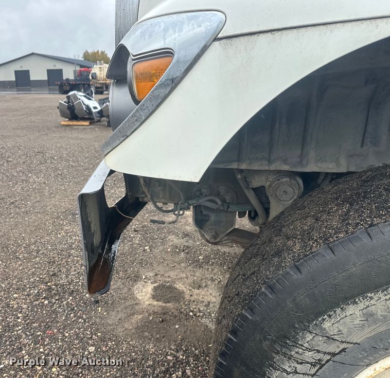 image for item DW4315 2012 International 7400 truck cab and chassis