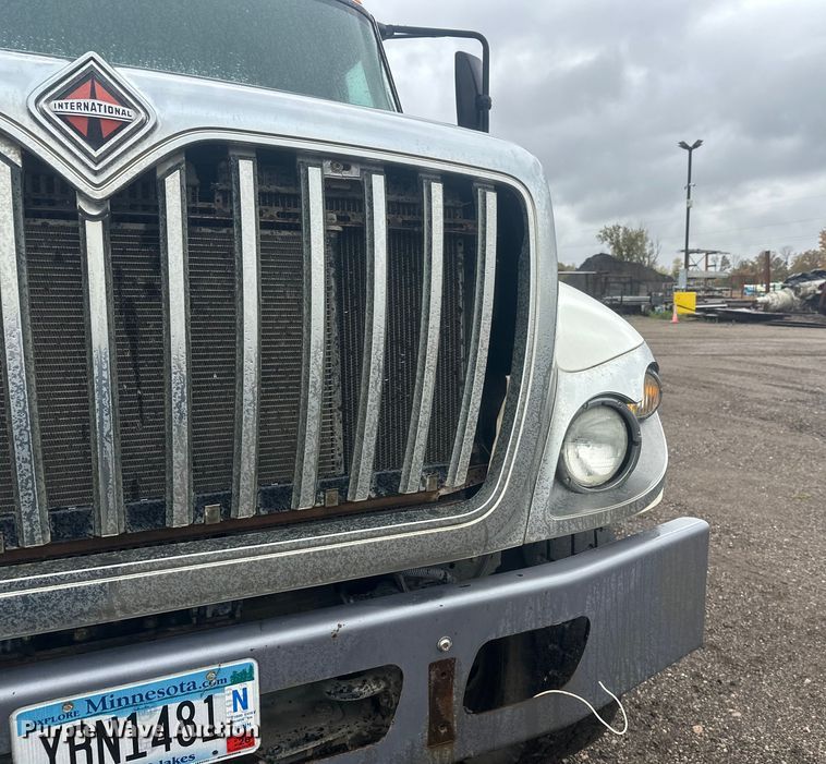 image for item DW4315 2012 International 7400 truck cab and chassis