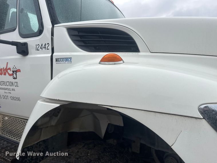 image for item DW4315 2012 International 7400 truck cab and chassis