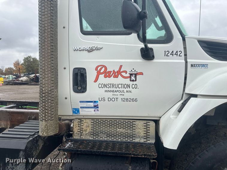 image for item DW4315 2012 International 7400 truck cab and chassis