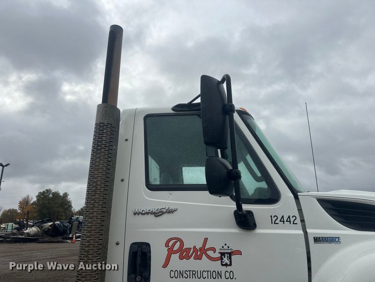 image for item DW4315 2012 International 7400 truck cab and chassis