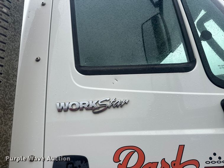 image for item DW4315 2012 International 7400 truck cab and chassis