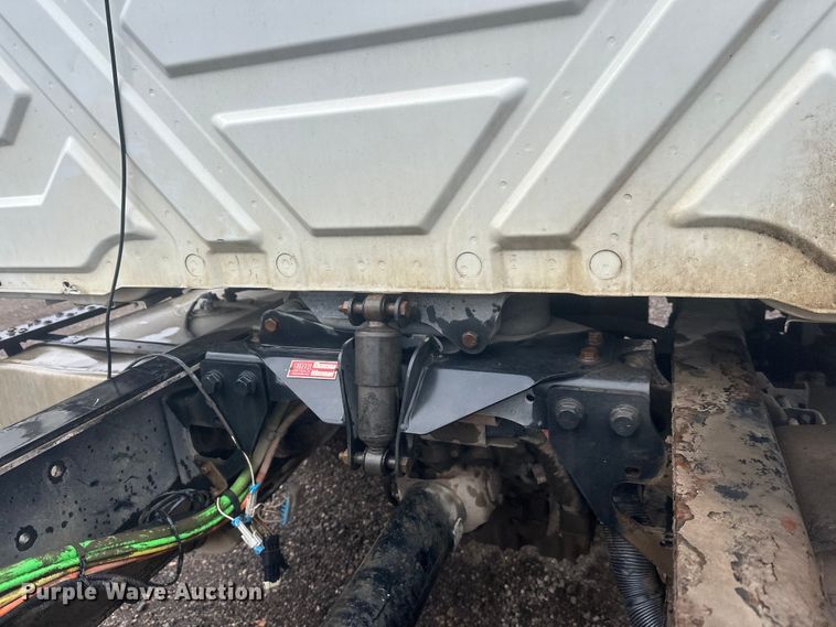 image for item DW4315 2012 International 7400 truck cab and chassis