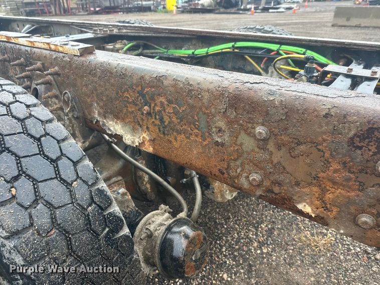 image for item DW4315 2012 International 7400 truck cab and chassis