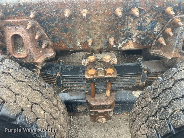 image for item DW4315 2012 International 7400 truck cab and chassis