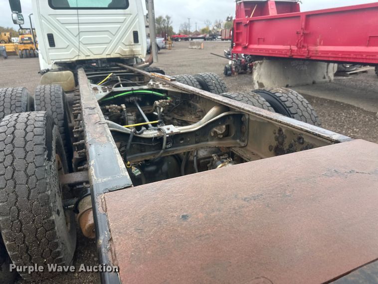 image for item DW4315 2012 International 7400 truck cab and chassis