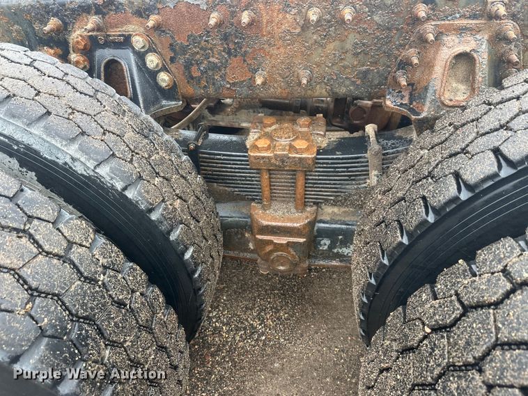 image for item DW4315 2012 International 7400 truck cab and chassis