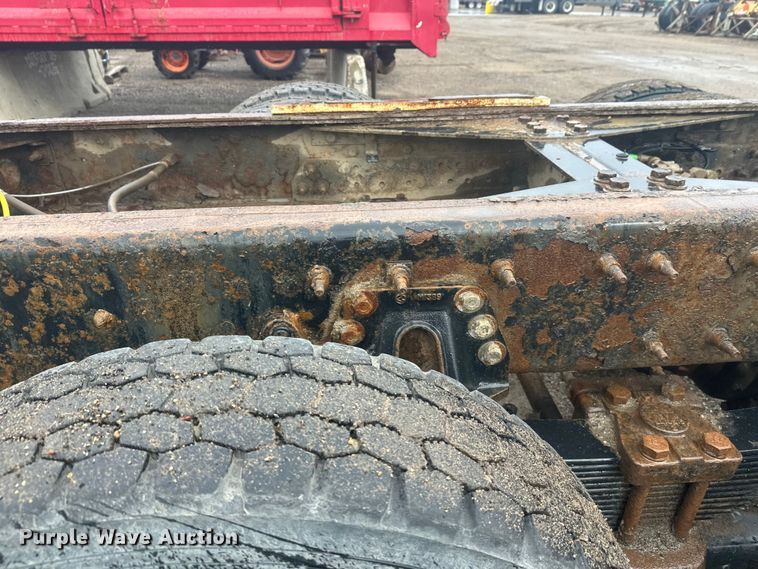 image for item DW4315 2012 International 7400 truck cab and chassis