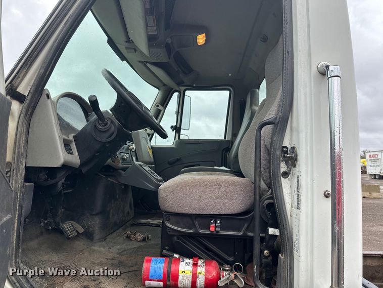 image for item DW4315 2012 International 7400 truck cab and chassis