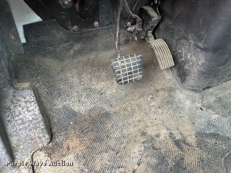 image for item DW4315 2012 International 7400 truck cab and chassis