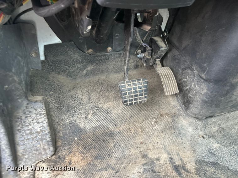 image for item DW4315 2012 International 7400 truck cab and chassis