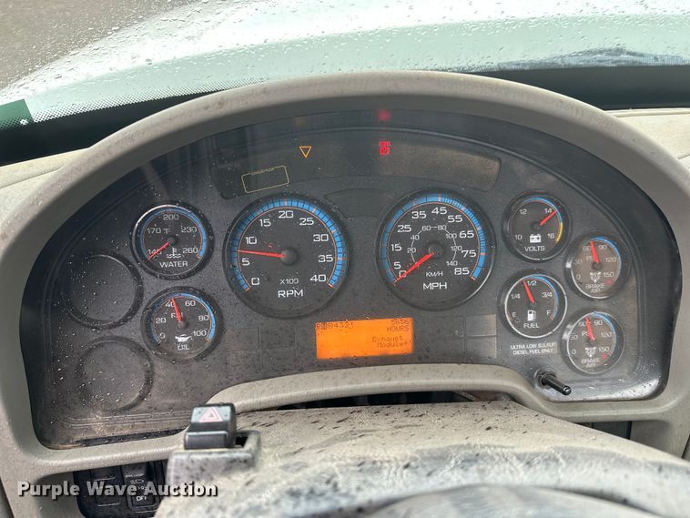 image for item DW4315 2012 International 7400 truck cab and chassis