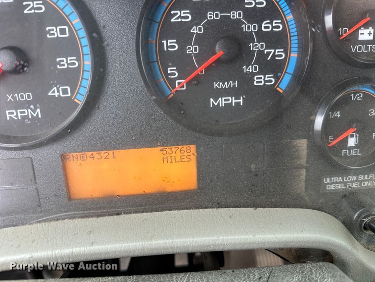 image for item DW4315 2012 International 7400 truck cab and chassis