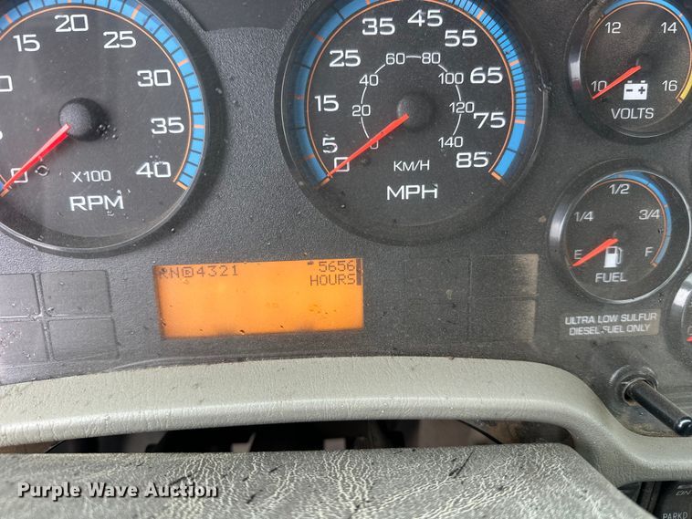 image for item DW4315 2012 International 7400 truck cab and chassis