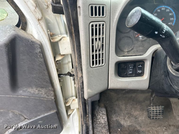 image for item DW4315 2012 International 7400 truck cab and chassis