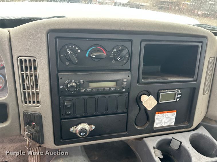 image for item DW4315 2012 International 7400 truck cab and chassis