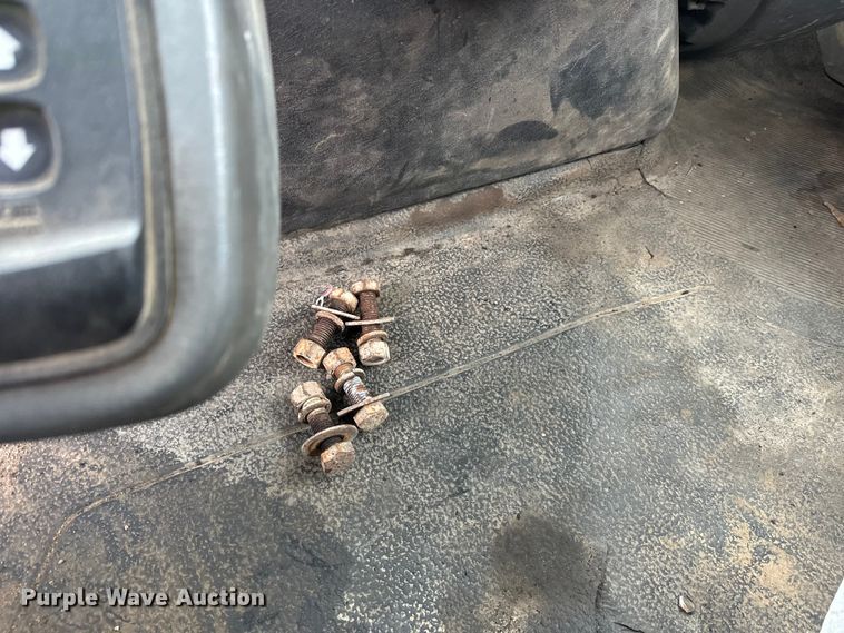 image for item DW4315 2012 International 7400 truck cab and chassis