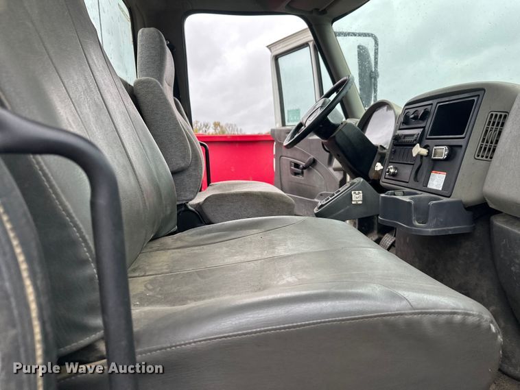 image for item DW4315 2012 International 7400 truck cab and chassis