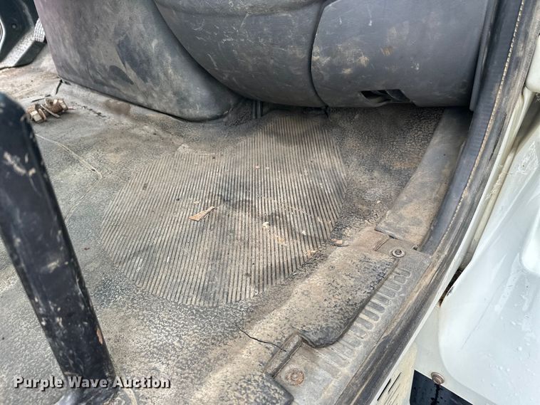 image for item DW4315 2012 International 7400 truck cab and chassis