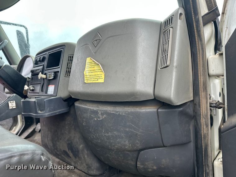 image for item DW4315 2012 International 7400 truck cab and chassis