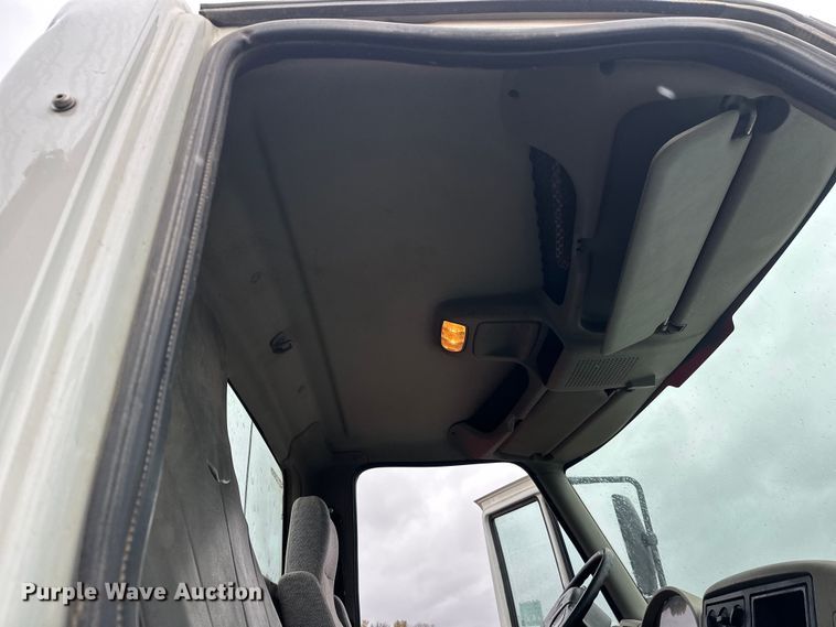 image for item DW4315 2012 International 7400 truck cab and chassis