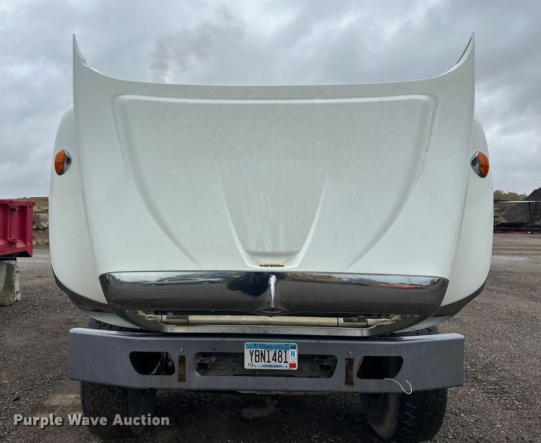 image for item DW4315 2012 International 7400 truck cab and chassis