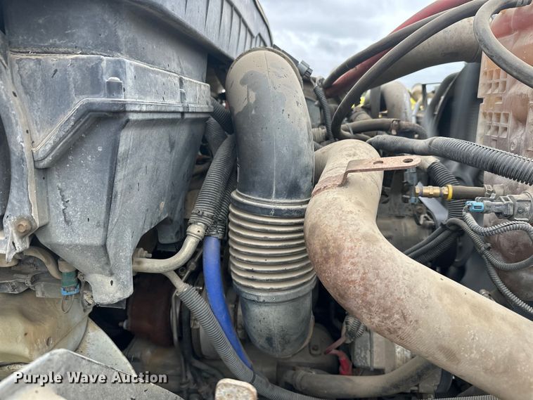 image for item DW4315 2012 International 7400 truck cab and chassis