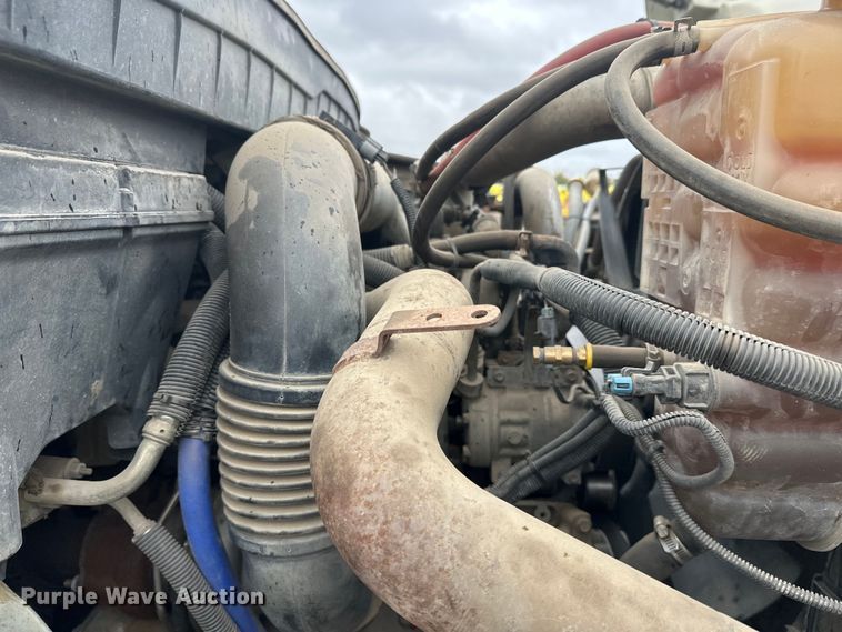 image for item DW4315 2012 International 7400 truck cab and chassis