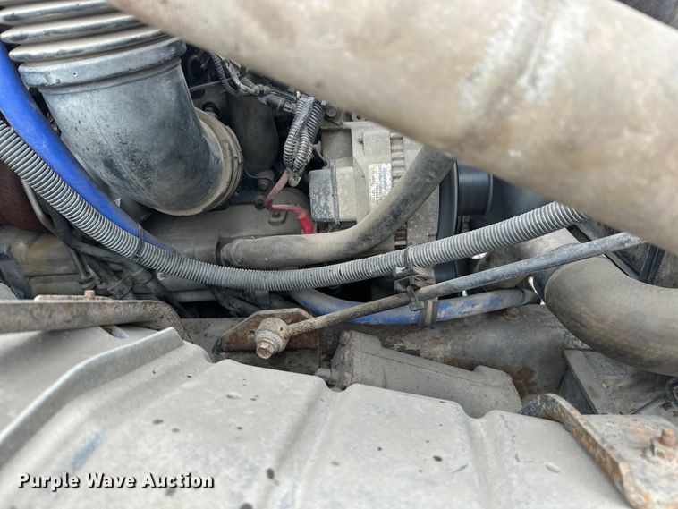 image for item DW4315 2012 International 7400 truck cab and chassis