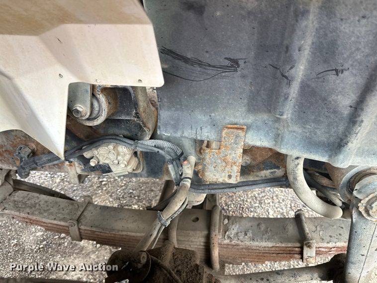 image for item DW4315 2012 International 7400 truck cab and chassis