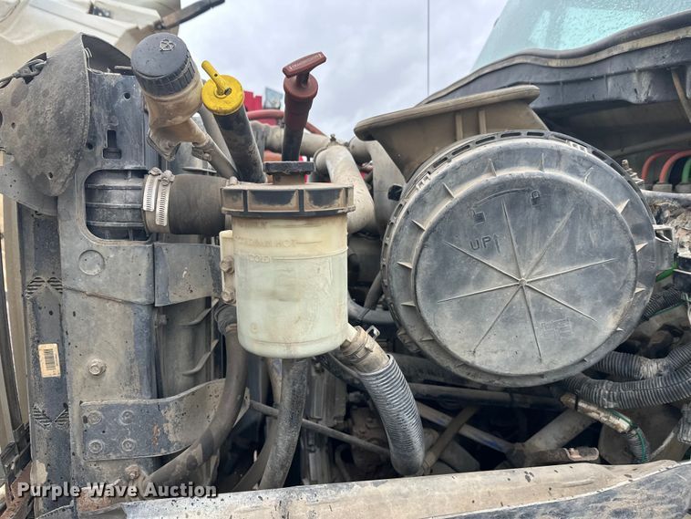 image for item DW4315 2012 International 7400 truck cab and chassis